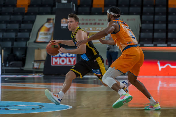 虽然表面上 虽然表面上