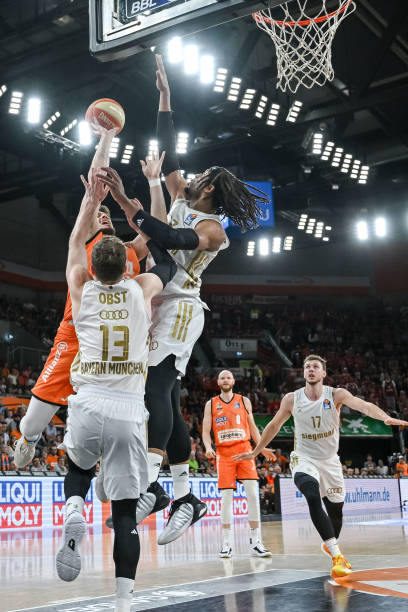 益于背后日 益于背后日